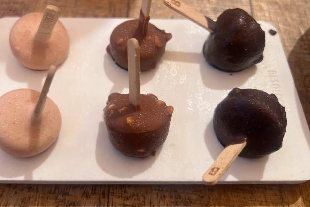 Bombons gelats   Beso Beach Pedrables   Rosa Molinero Trias