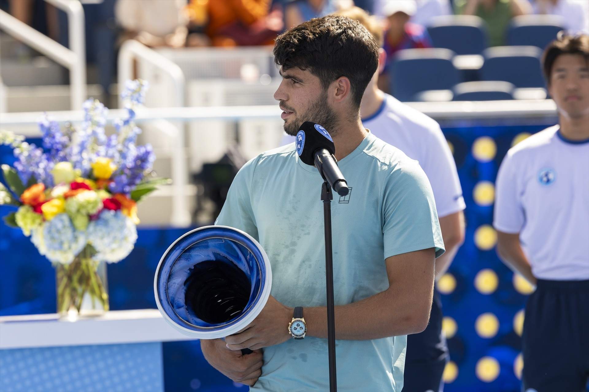 Carlos Alcaraz guanya el Masters 1000 de Cincinnati després de la retirada de Jannik Sinner