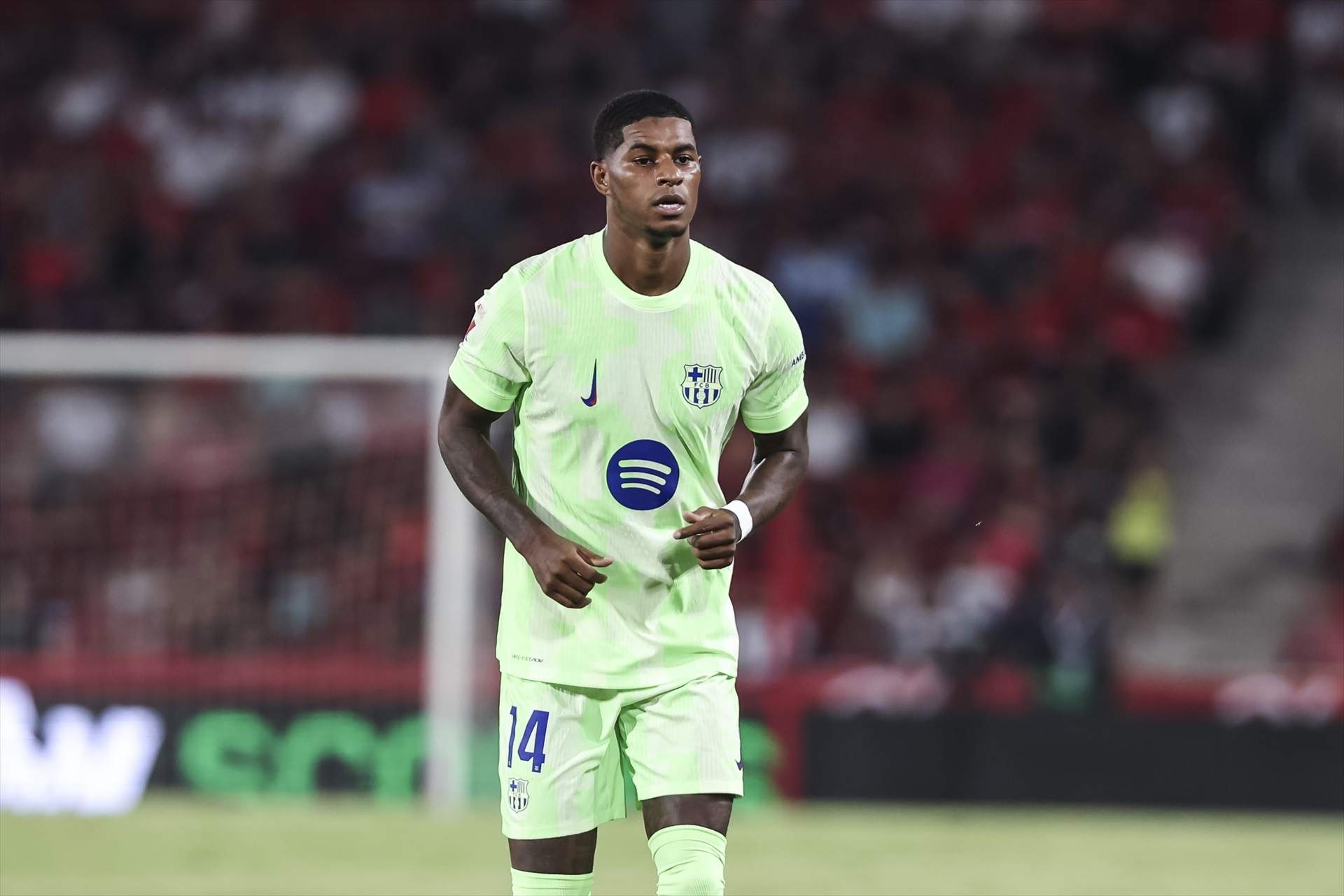 Rashford no vol ser suplent però Flick li demana més