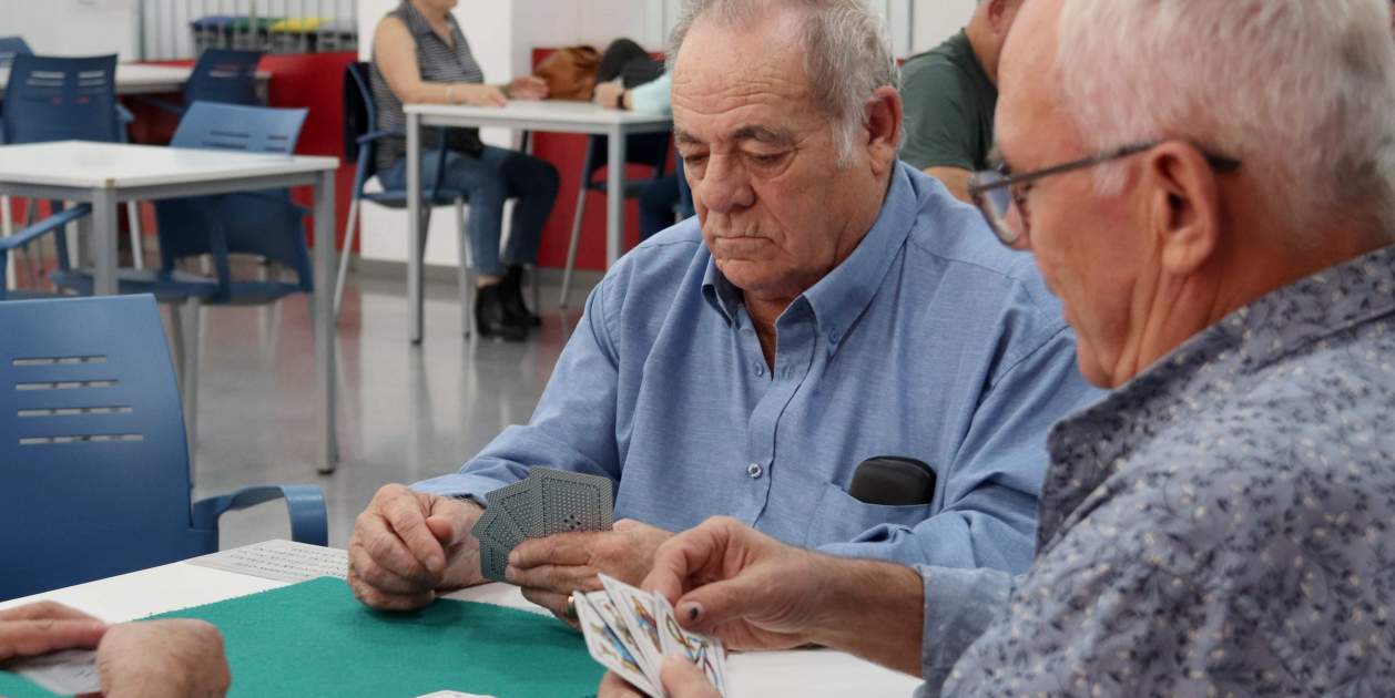 Imagen de unos jubilados en un centro de Sant Pere de Ribes (Garraf) | ACN