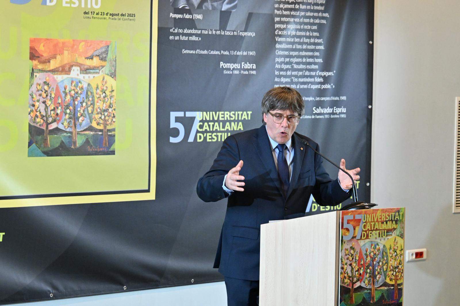 Puigdemont llama a movilizarse por el catalán por Sant Jordi: "Hay quien querría la lengua borrada"