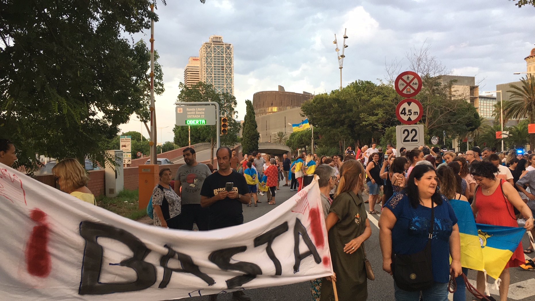 Una vintena d'entitats veïnals s'adhereixen a la manifestació anti-Colau