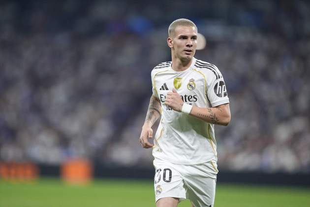 EuropaPress 6908063 franco mastantuono of real madrid cf looks on during the spanish league