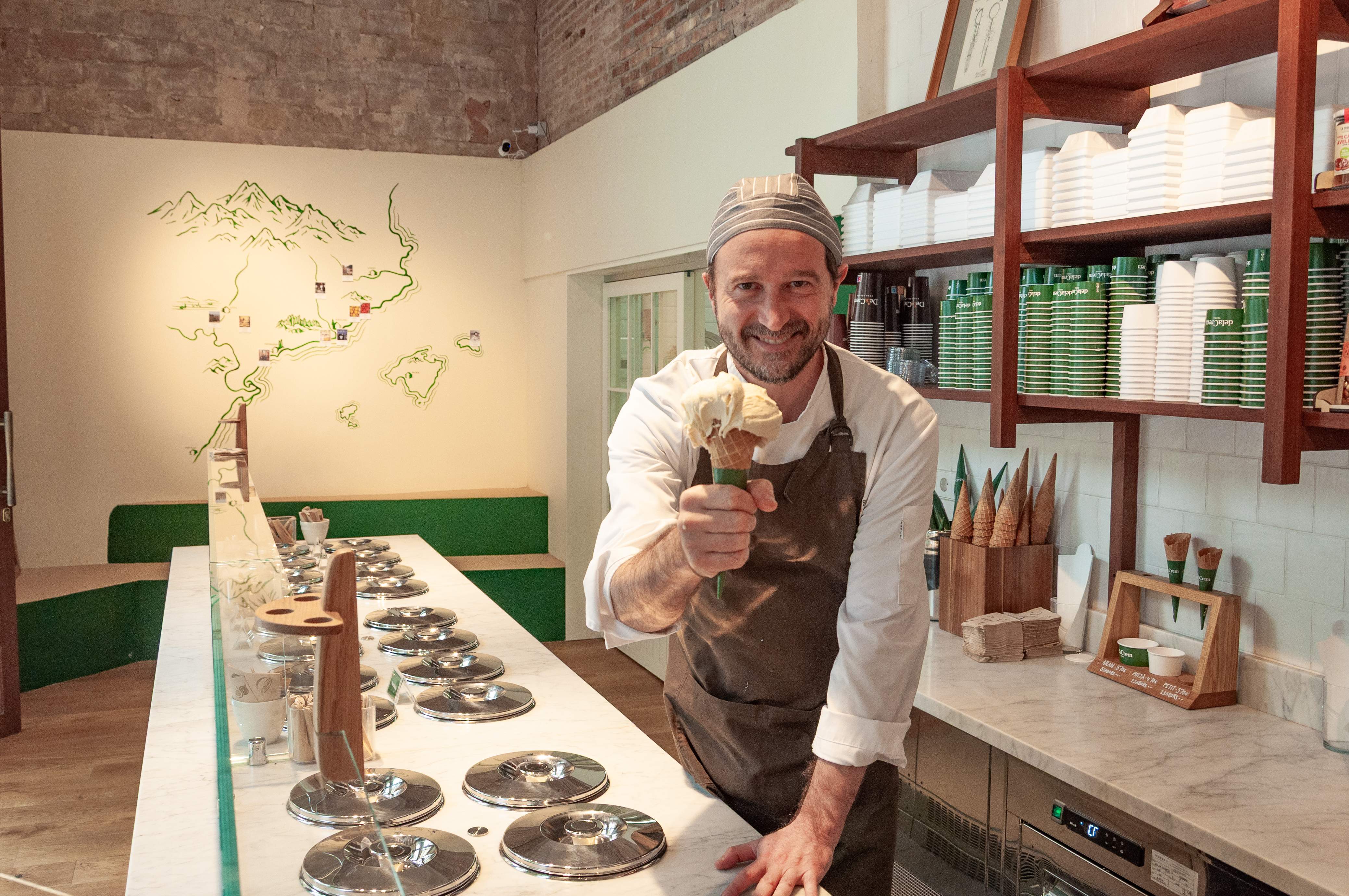 La gelateria de Barcelona que elabora gelats només amb productes de Catalunya