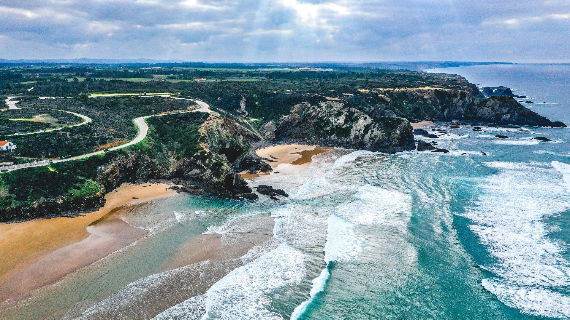 El racó secret de Portugal ideal per allargar l'estiu: dormir des de 13 € i menjar per 8