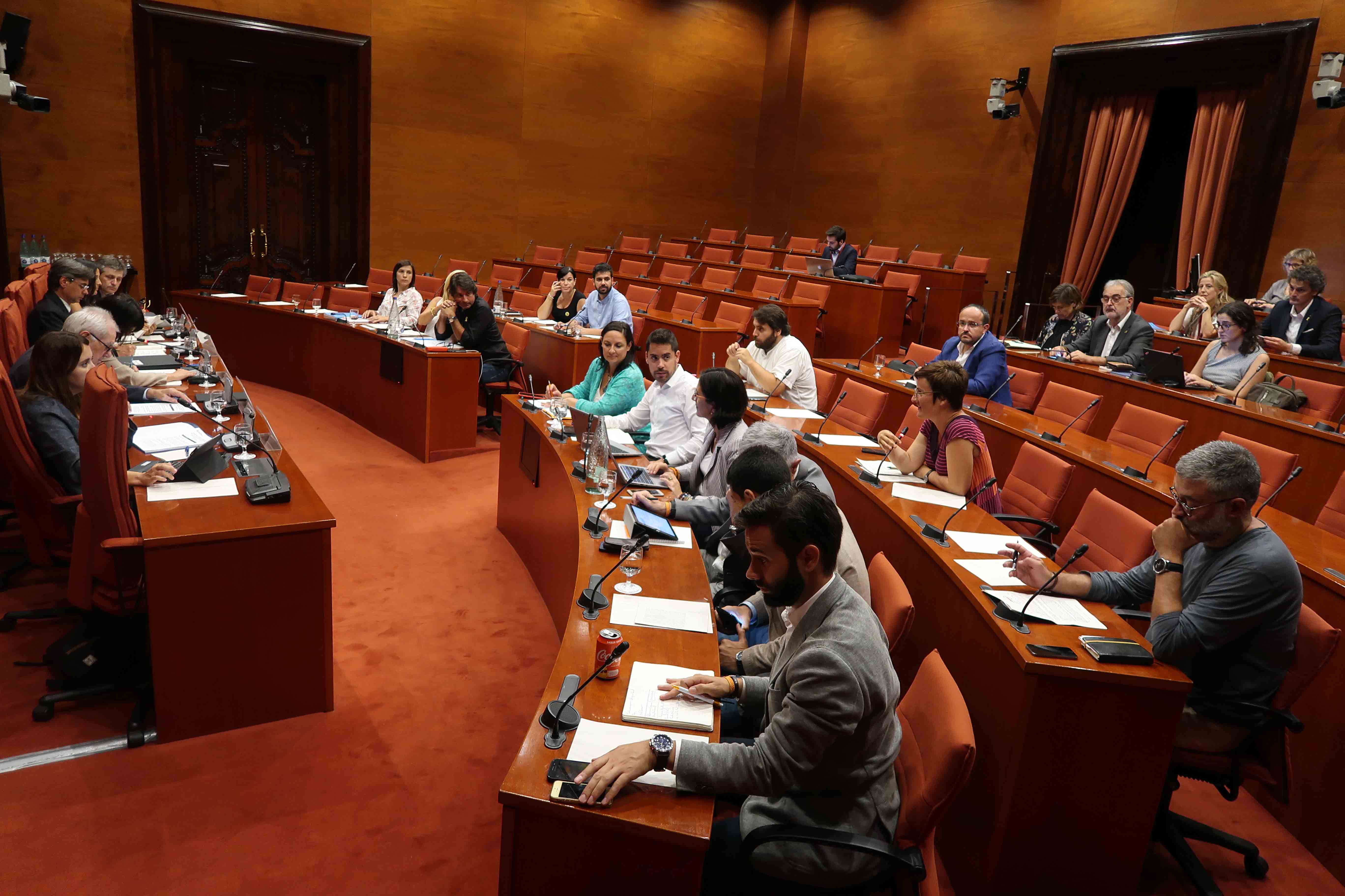 Ciutadans ignora els lletrats i porta a la Mesa una altra votació en comissió