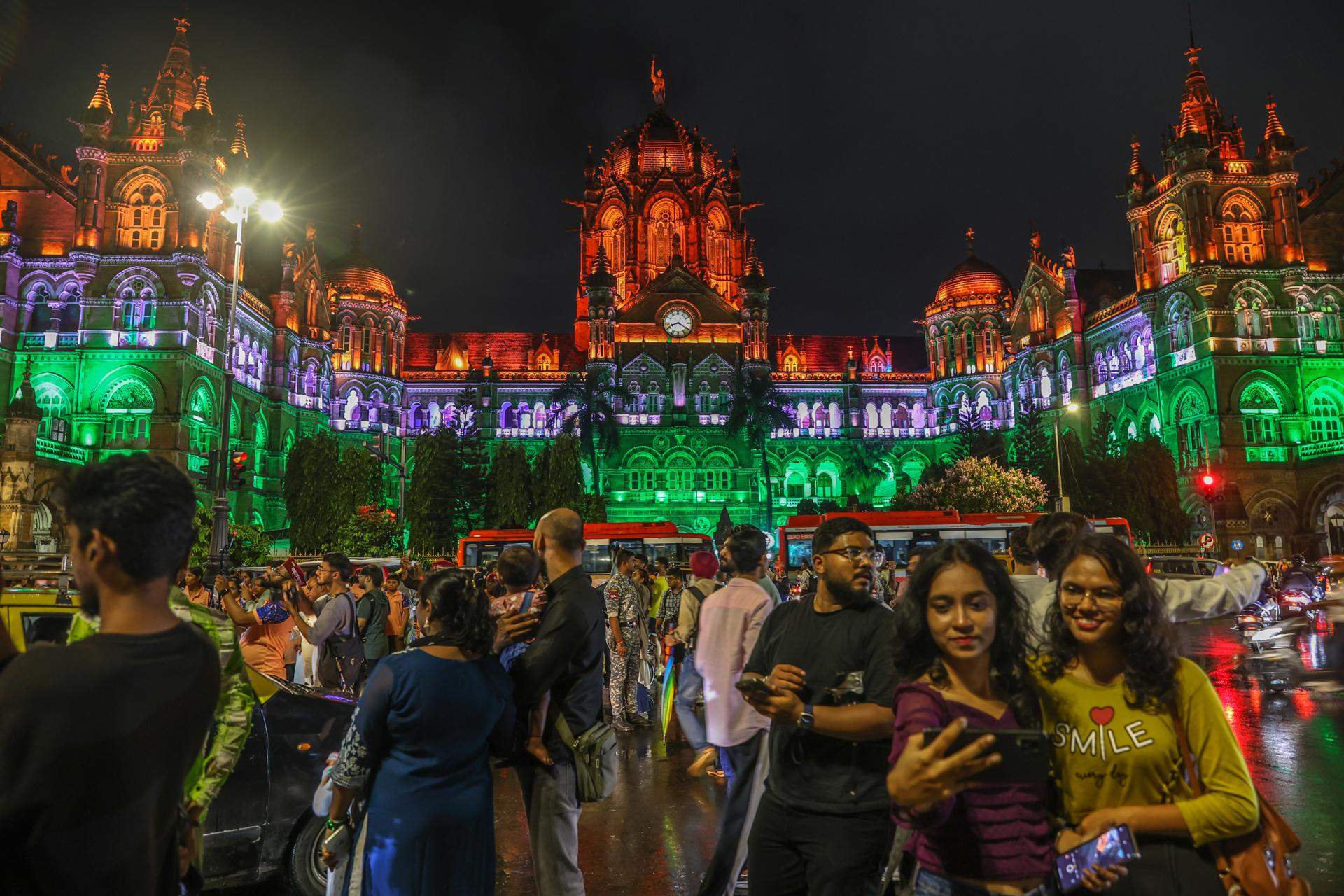 Candi, jubilada de 90 años: “Tengo una buena pensión, pero en India vivo con 6 euros al día”