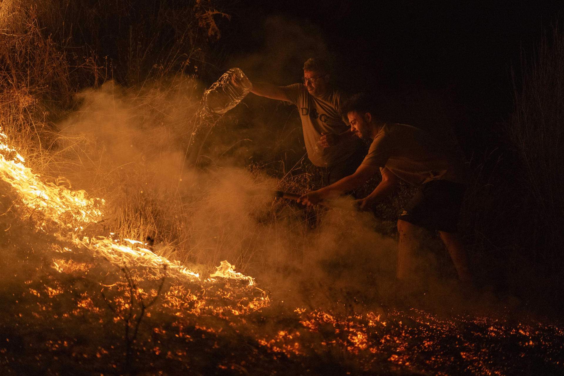 El incendio de Ourense, los castellers en las Fiestas de Gràcia 2025 y más: la vuelta al mundo en 15 fotos