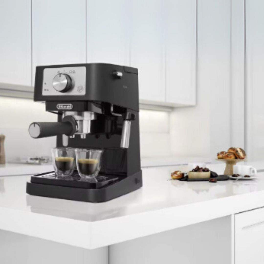 Així preparo a casa un espresso com a la millor cafeteria: la màquina De’Longhi amb 15 bars de pressió