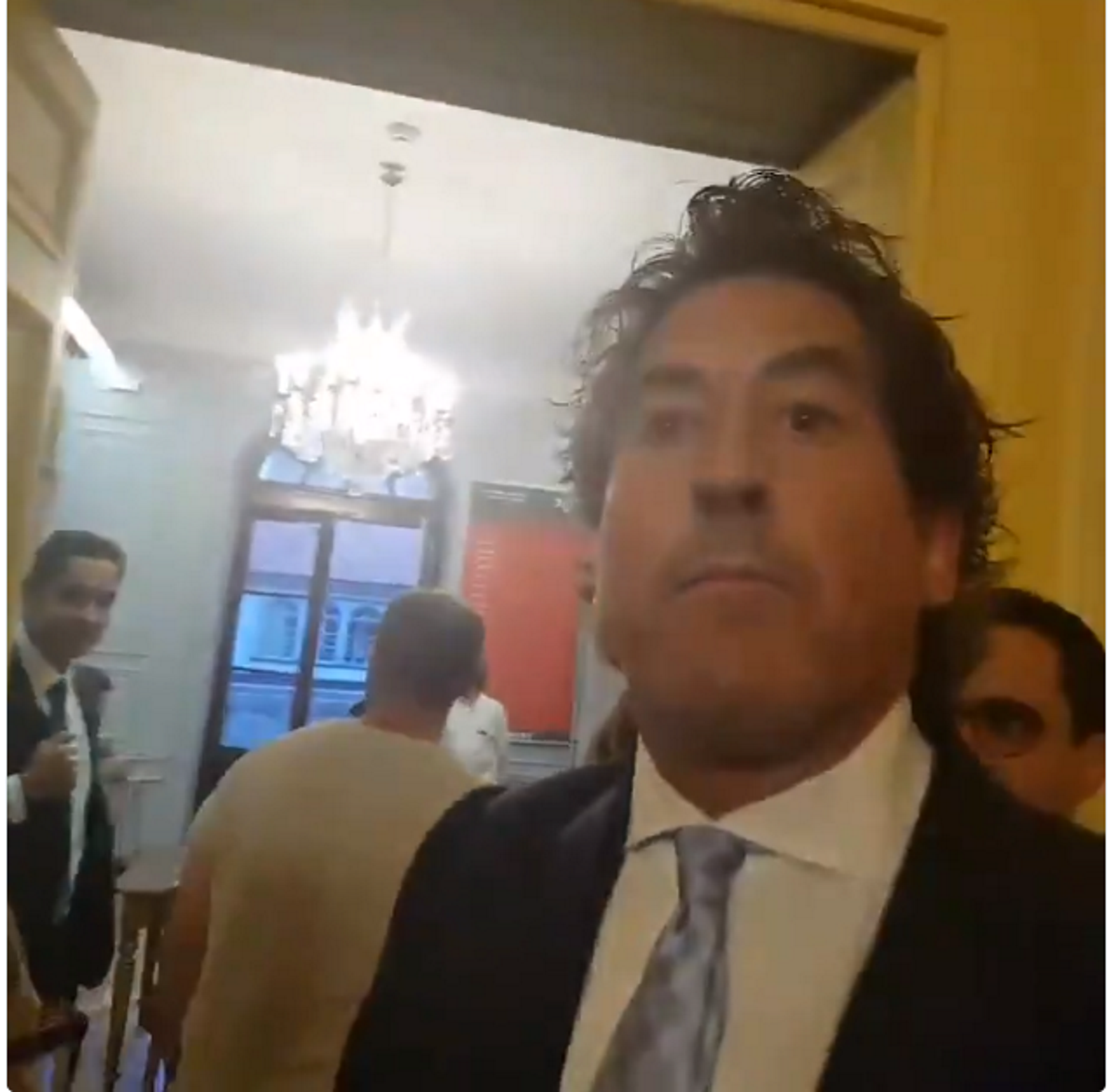 VÍDEO: Álvaro de Marichalar intenta boicotejar la recepció de la Diada a Ginebra
