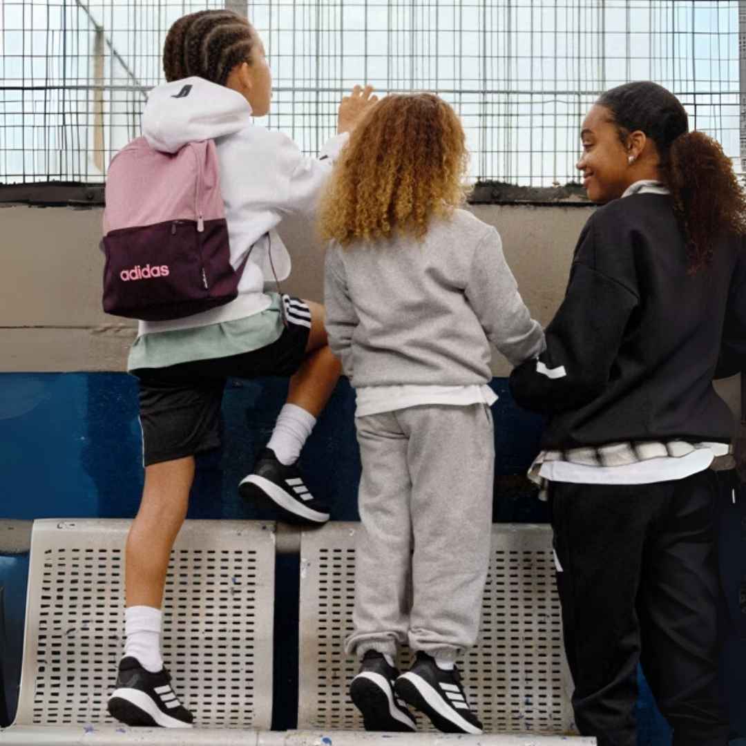 Mini versión de las sneakers que arrasan entre adultos: así son las zapatillas más buscadas para niños