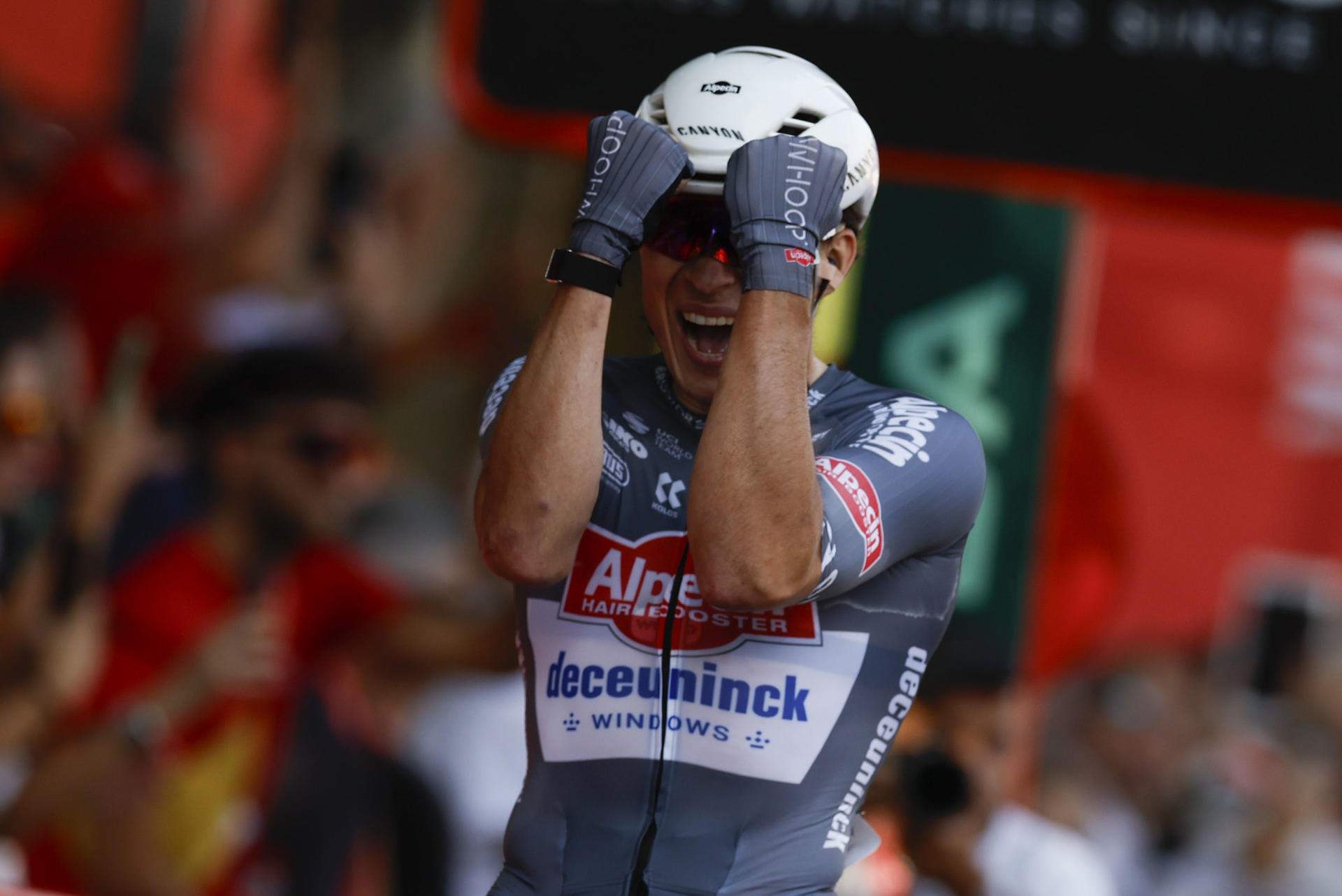 Jasper Philipsen cumple con los pronósticos y se convierte en el primer líder de la Vuelta a España