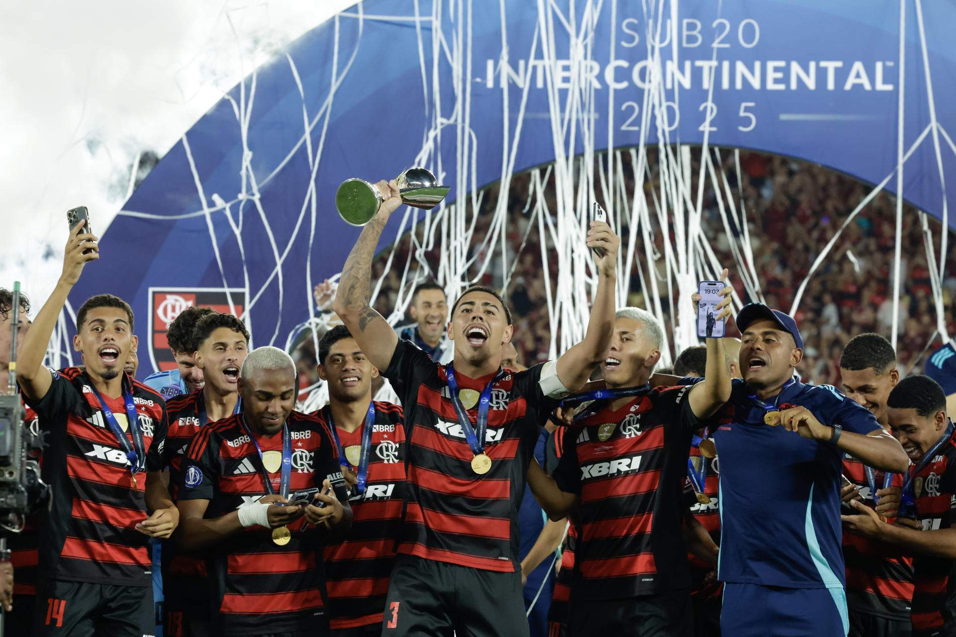 El Barça frega la Copa Intercontinental al Maracanà però cau als penals davant el Flamengo
