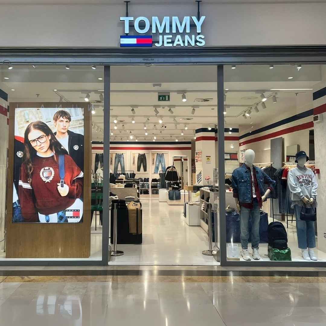 Si buscas la camiseta perfecta estilo Vogue, Tommy Jeans la tiene y cuesta mucho menos de lo que imaginas