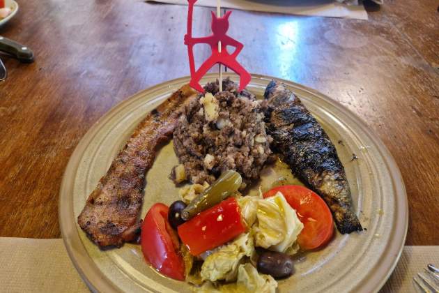 Plato del demonio del restaurante Robles Berguedà Foto Esmorzarsdeforquilla Plato del demonio del restaurante Robles Berguedà Foto Esmorzarsdeforquilla