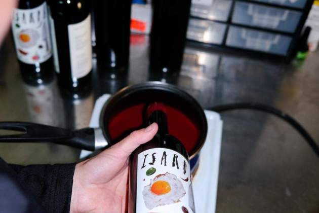 Elaboració del vi Isard al Celler Comalats foto Cedida