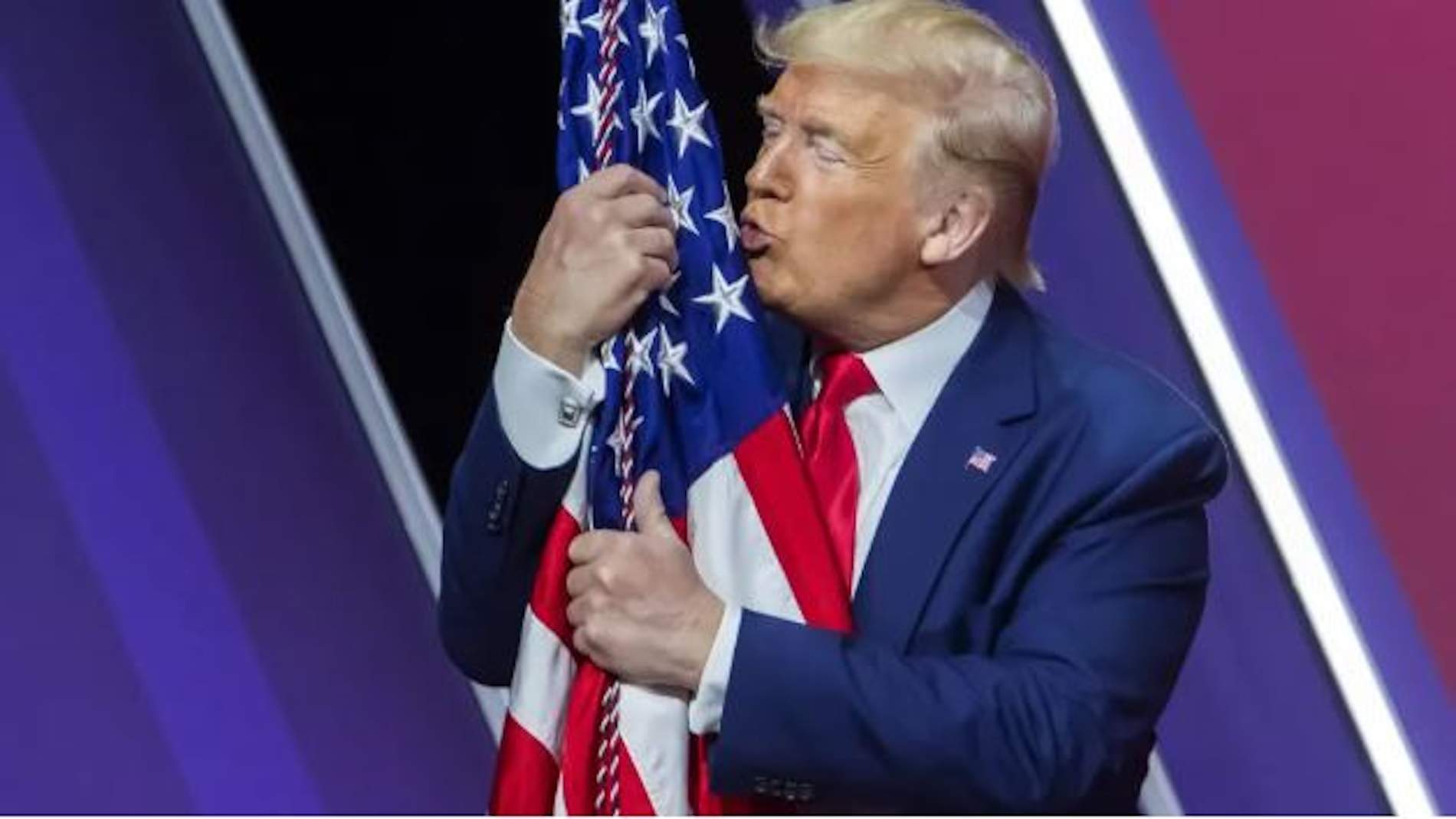 La nueva medida de Trump: un año de prisión para los que quemen la bandera de los Estados Unidos