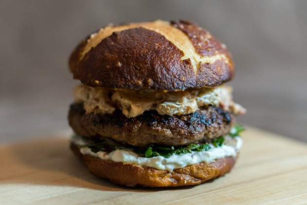 Hamburguesa convencional / Foto: Unsplash Hamburguesa convencional / Foto: Unsplash