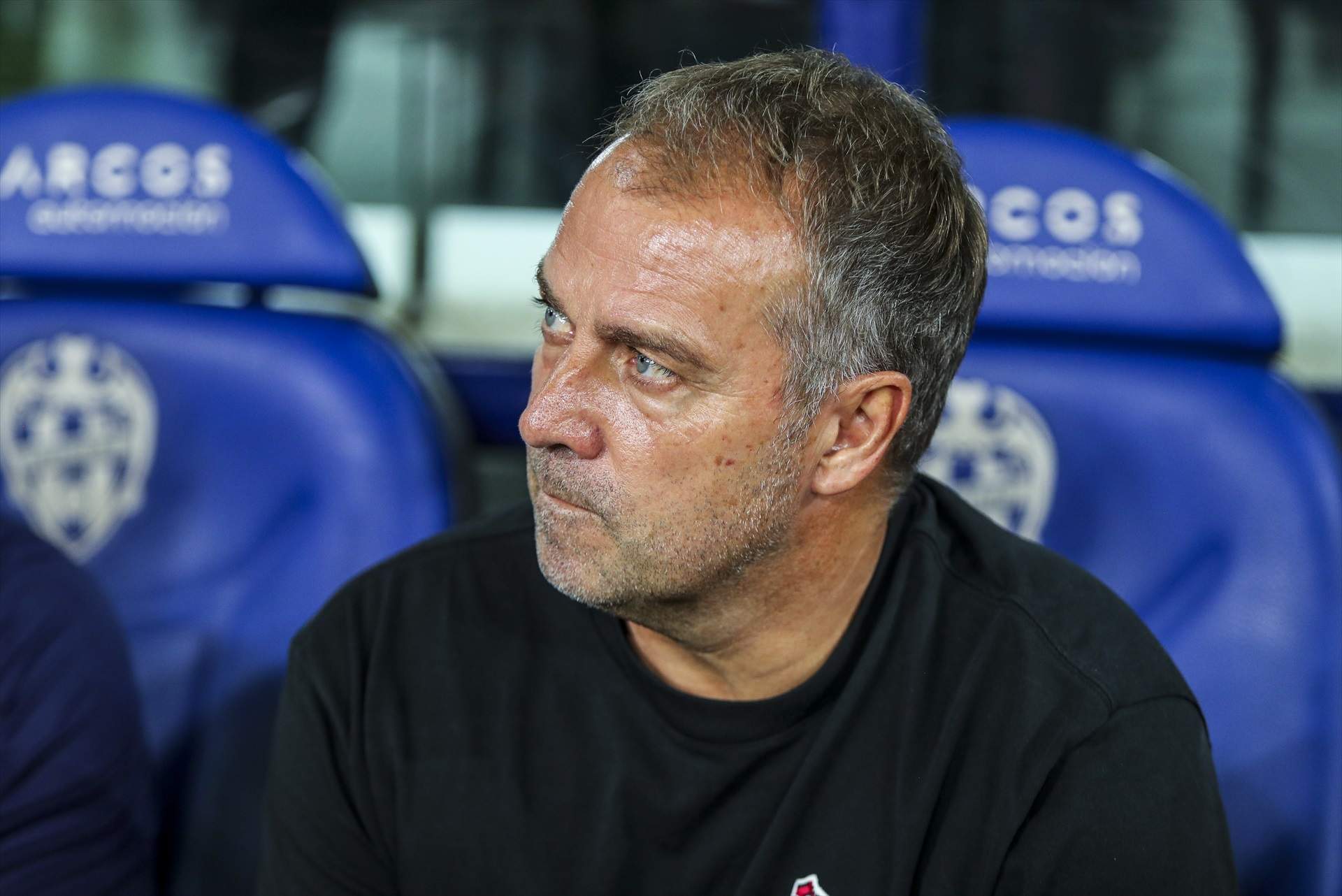 Flick, a la cara, si us quedeu no jugareu ni un minut, són tres i tenen sis dies per deixar el Barça