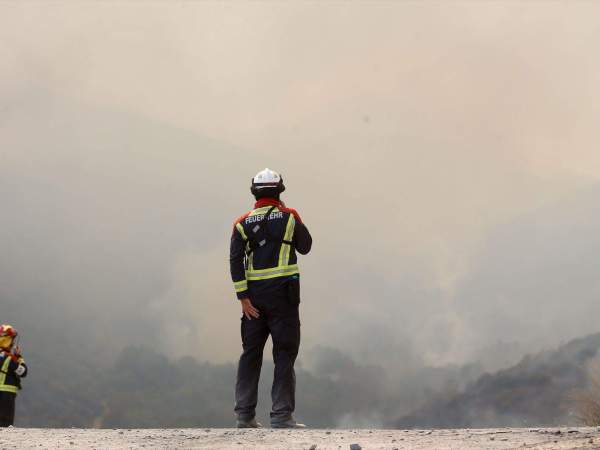 Bombers forestals en un incendi aquest estiu | Foto: Europa Press