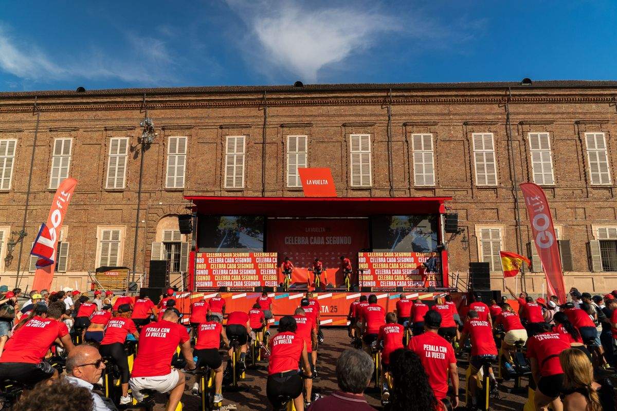 GO fit se suma a la sortida històrica de la Vuelta des de Torí i reforça la seva entrada al mercat italià