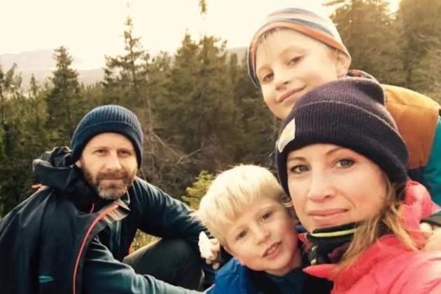 Eva Sannum, amb la seva família Eva Sannum, amb la seva família