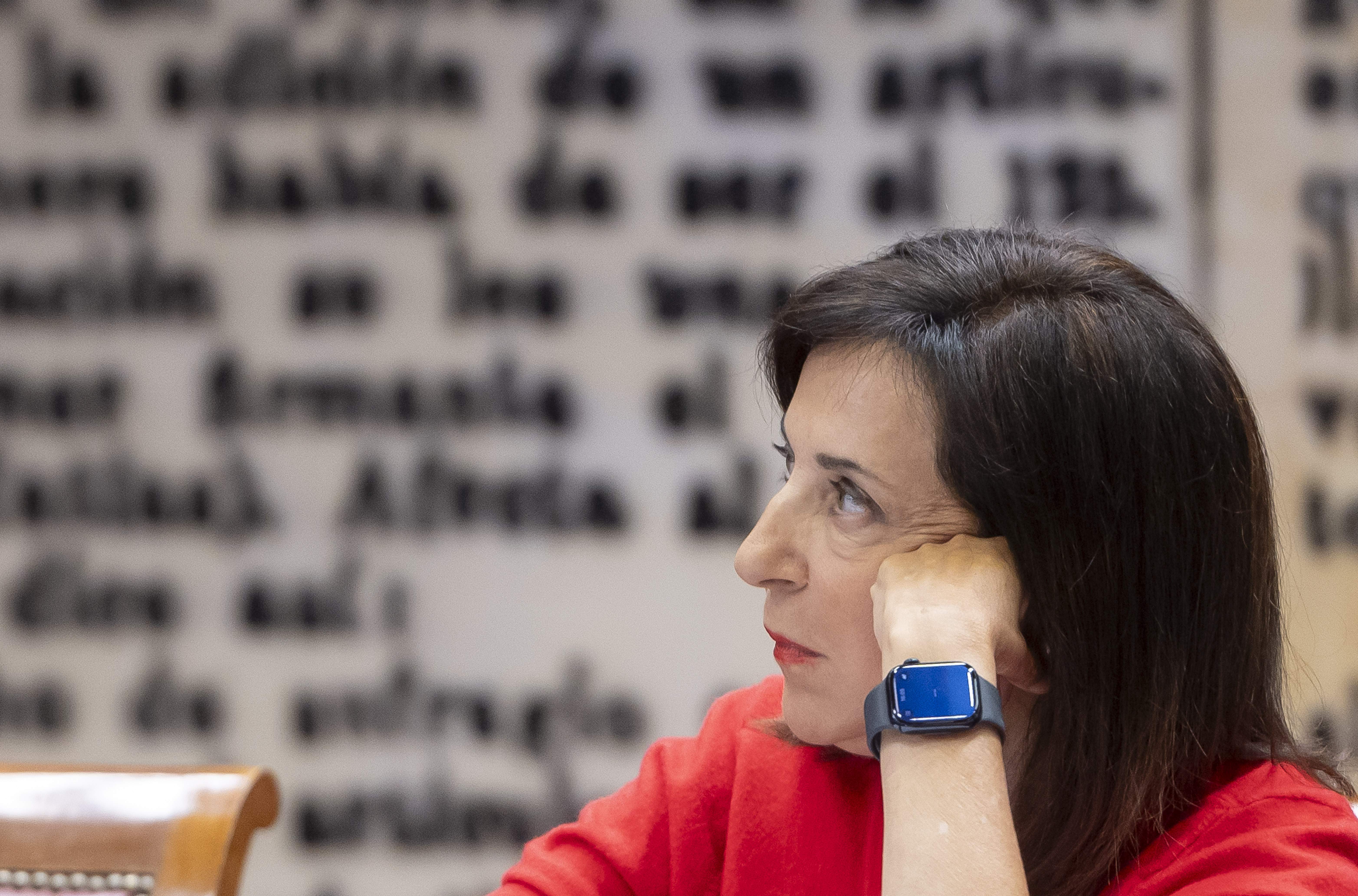 La ministra Robles fa la guitza al PP pels incendis i l’obliga a mirar una hora de vídeos de l’UME