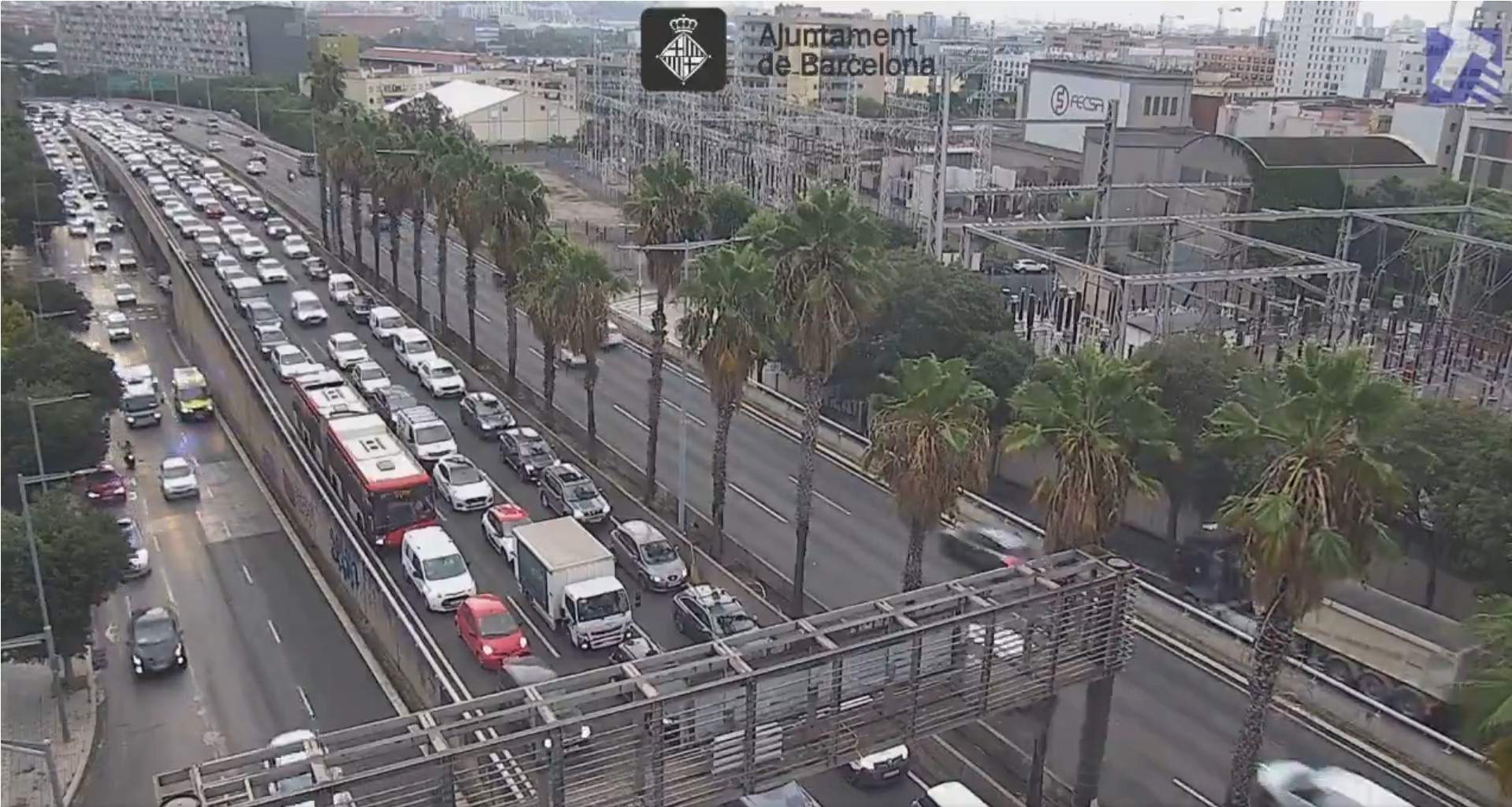 Reoberta la ronda de Dalt de Barcelona en sentit Llobregat després del tall per un accident