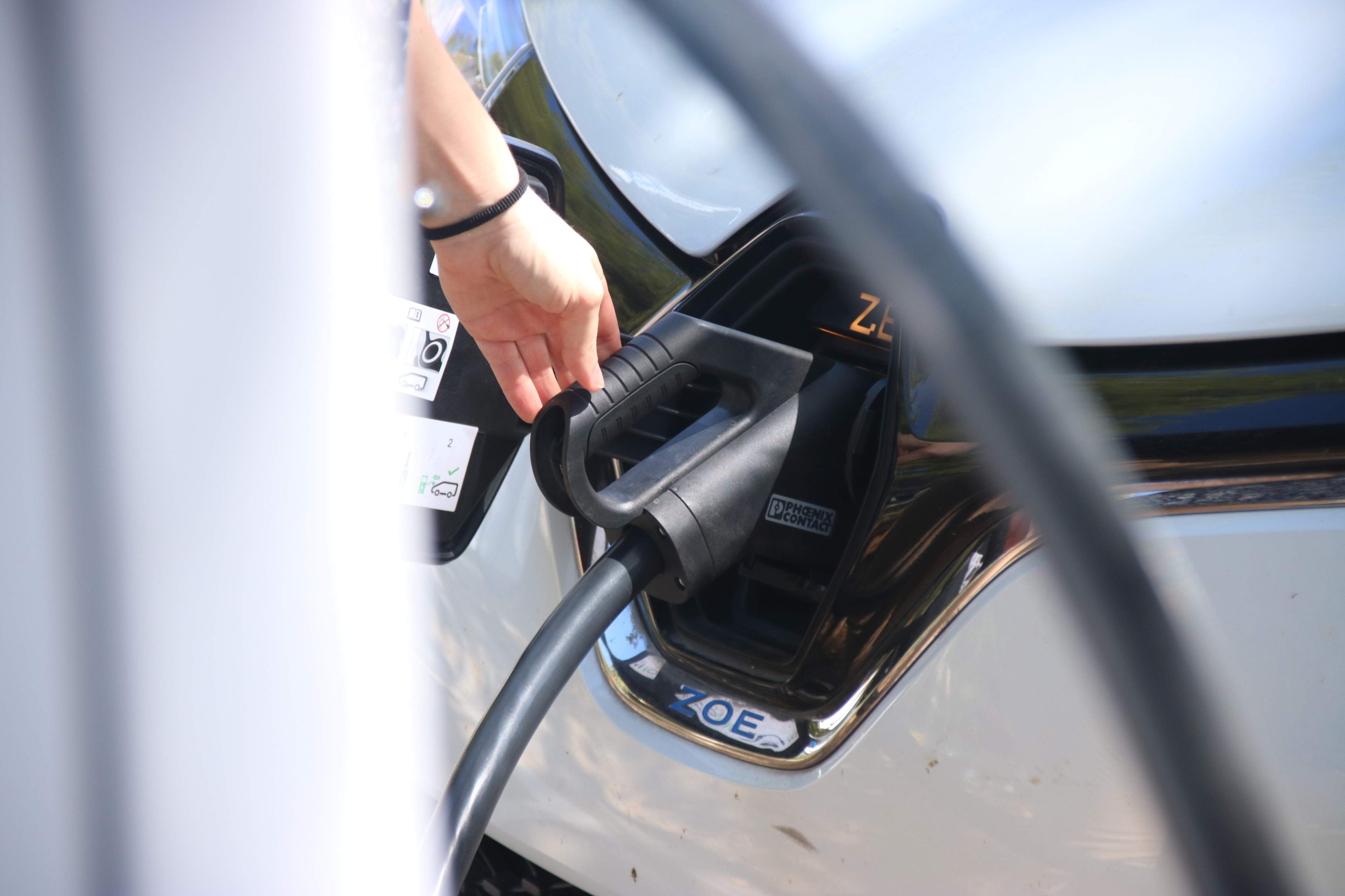 Los mecánicos señalan que usar las cargas rápidas está reduciendo la vida útil de tu coche eléctrico