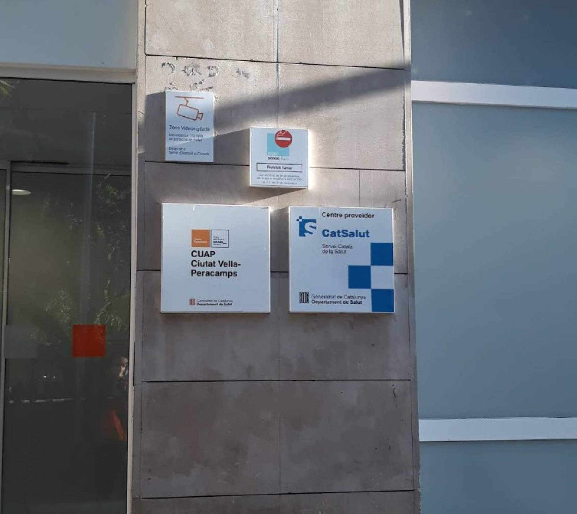 Cierra un CUAP del Raval por altas temperaturas: denuncian desmayos a más de 30 grados