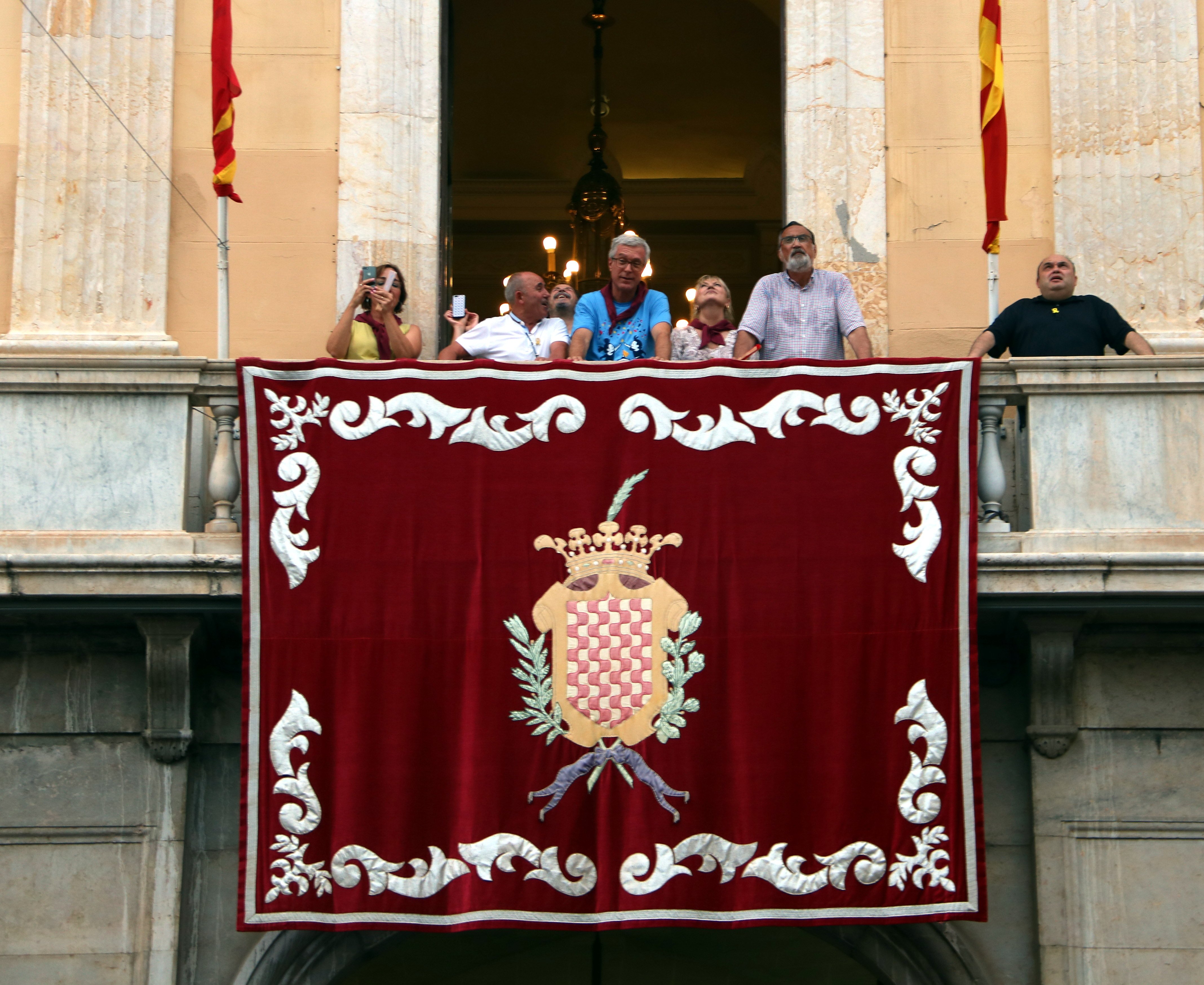 Pitada y gritos de "Ballesteros dimisión" en el inicio de las fiestas de Tarragona