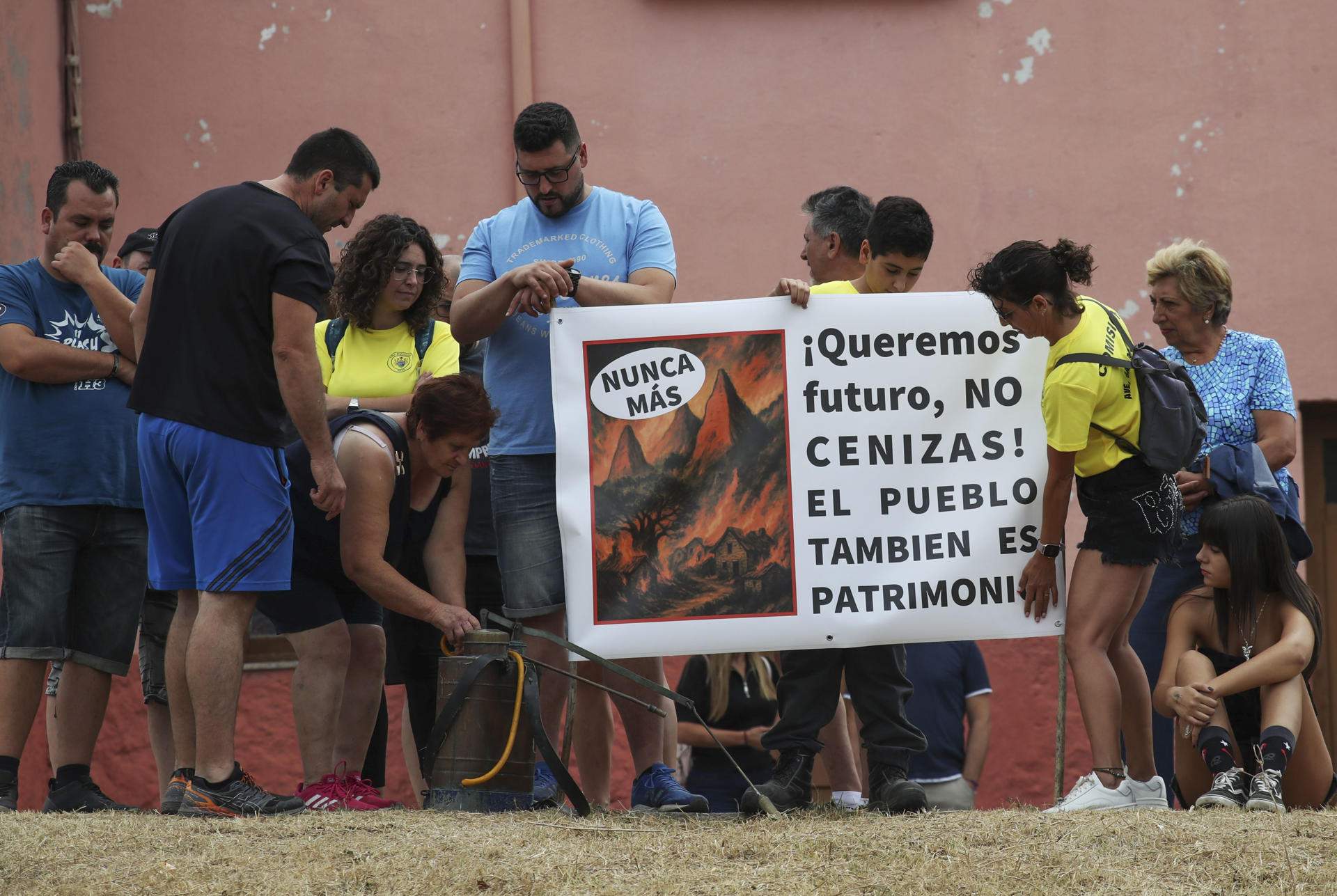 Vecinos de las zonas afectadas por los incendios lamentan que la visita del rey sea "para la foto"