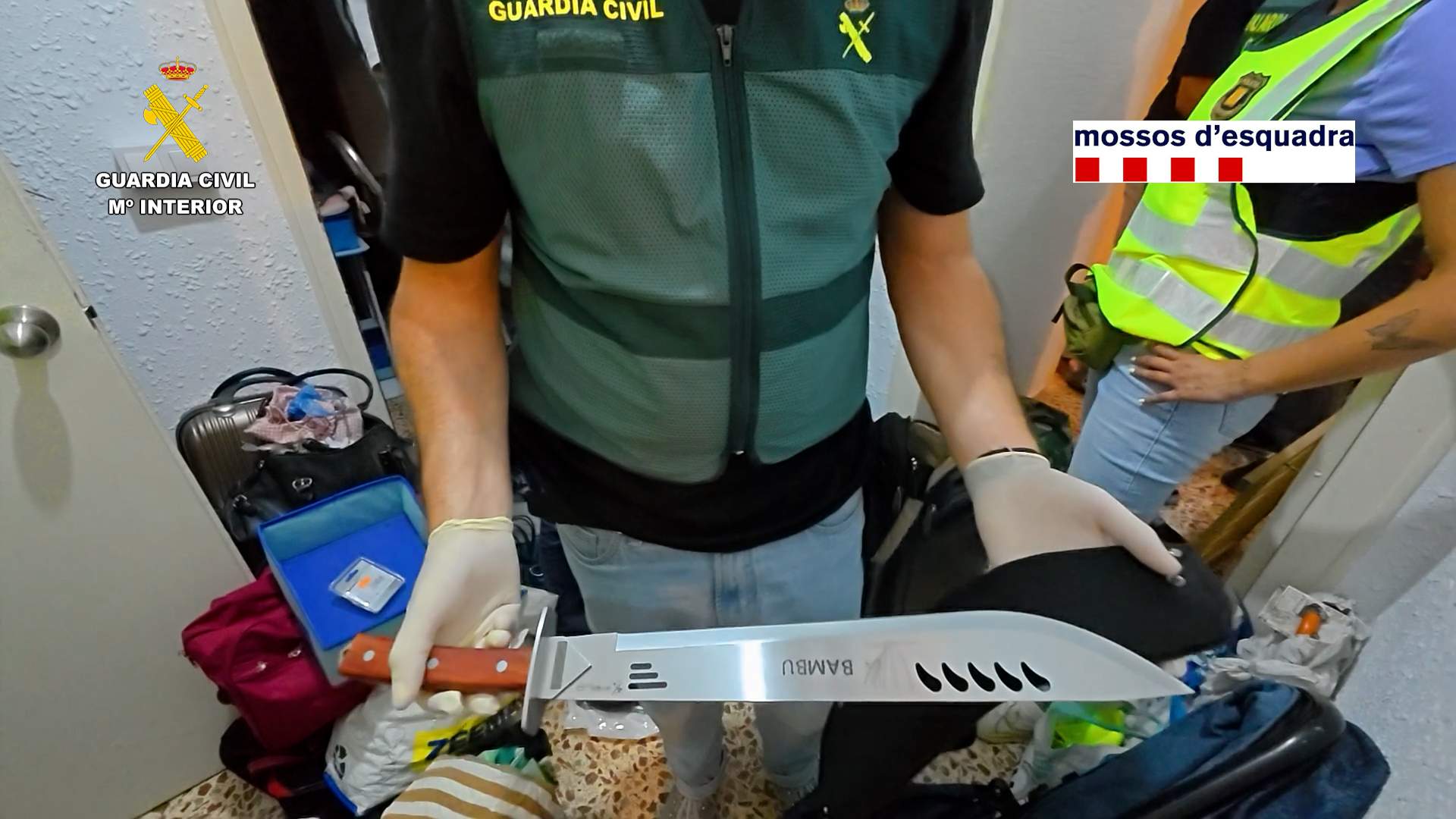 Arma blanca requisada durant l'escorcoll al domicili del detingut a Santa Bàrbara (Mossos i Guàrdia Civil) Arma blanca requisada durant l'escorcoll al domicili del detingut a Santa Bàrbara (Mossos i Guàrdia Civil)