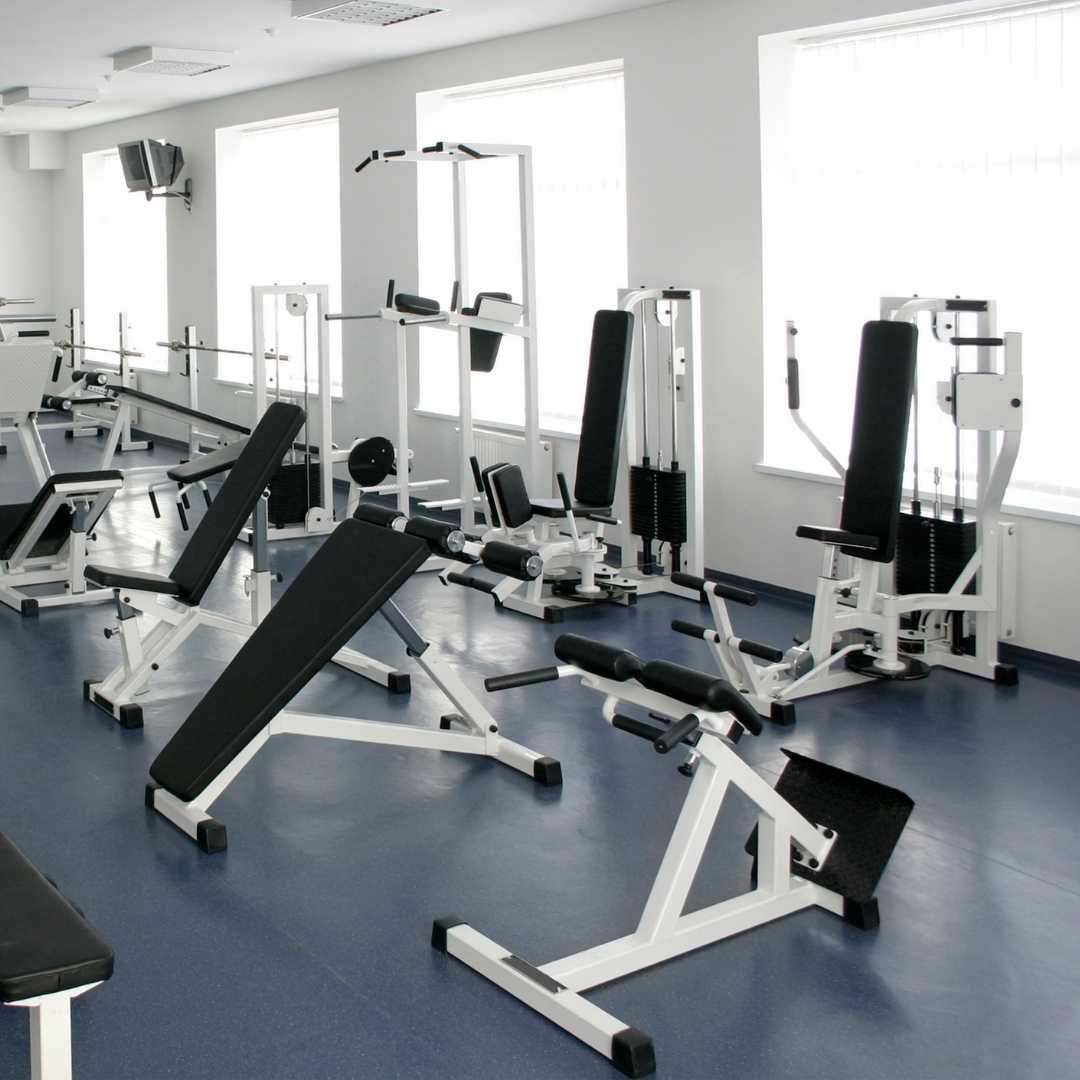 D’abdominals a press de banca: el banc de musculació plegable que substitueix el gimnàs tradicional