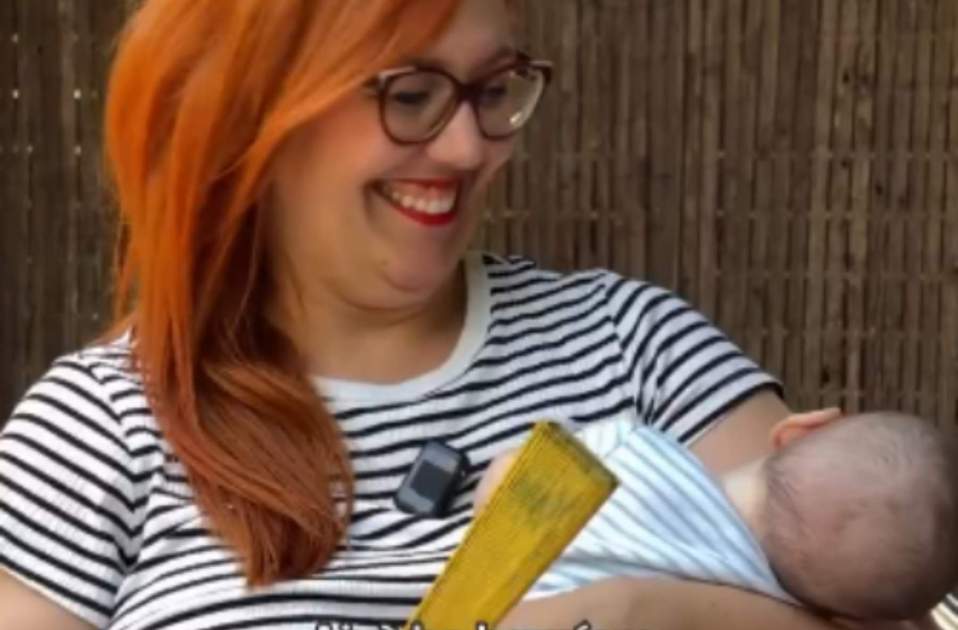 Elisenda Carod con Guillem en brazos / Instagram