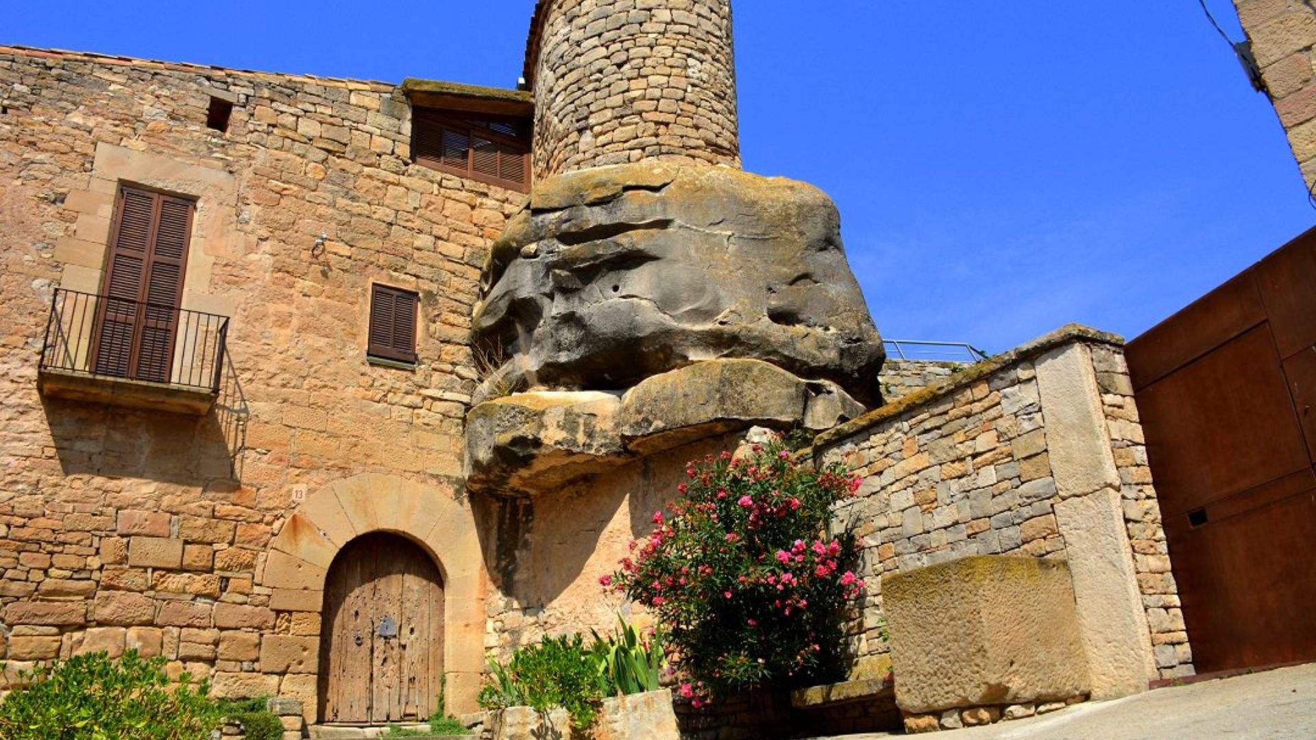 El pueblo medieval catalán con solo 130 habitantes que da nombre a una estación de metro de Barcelona