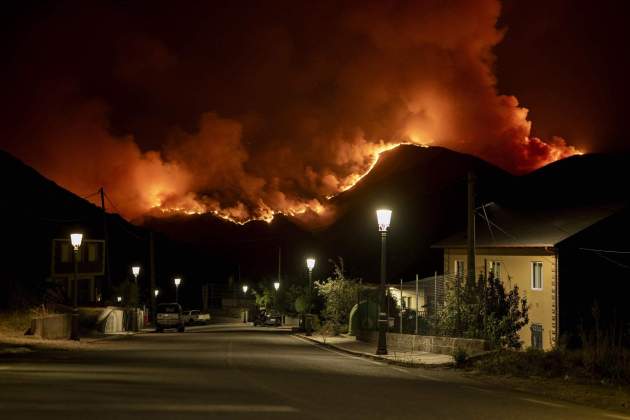 incendi ourense Foto: Brais Lorenzo / Efe incendi ourense Foto: Brais Lorenzo / Efe