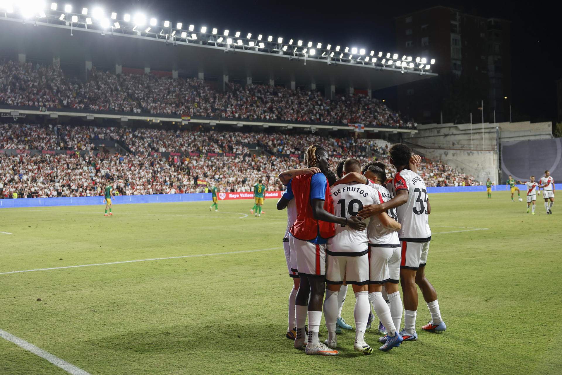 Preocupación en el Barça por el mal estado del césped de Vallecas antes del partido contra el Rayo Vallecano