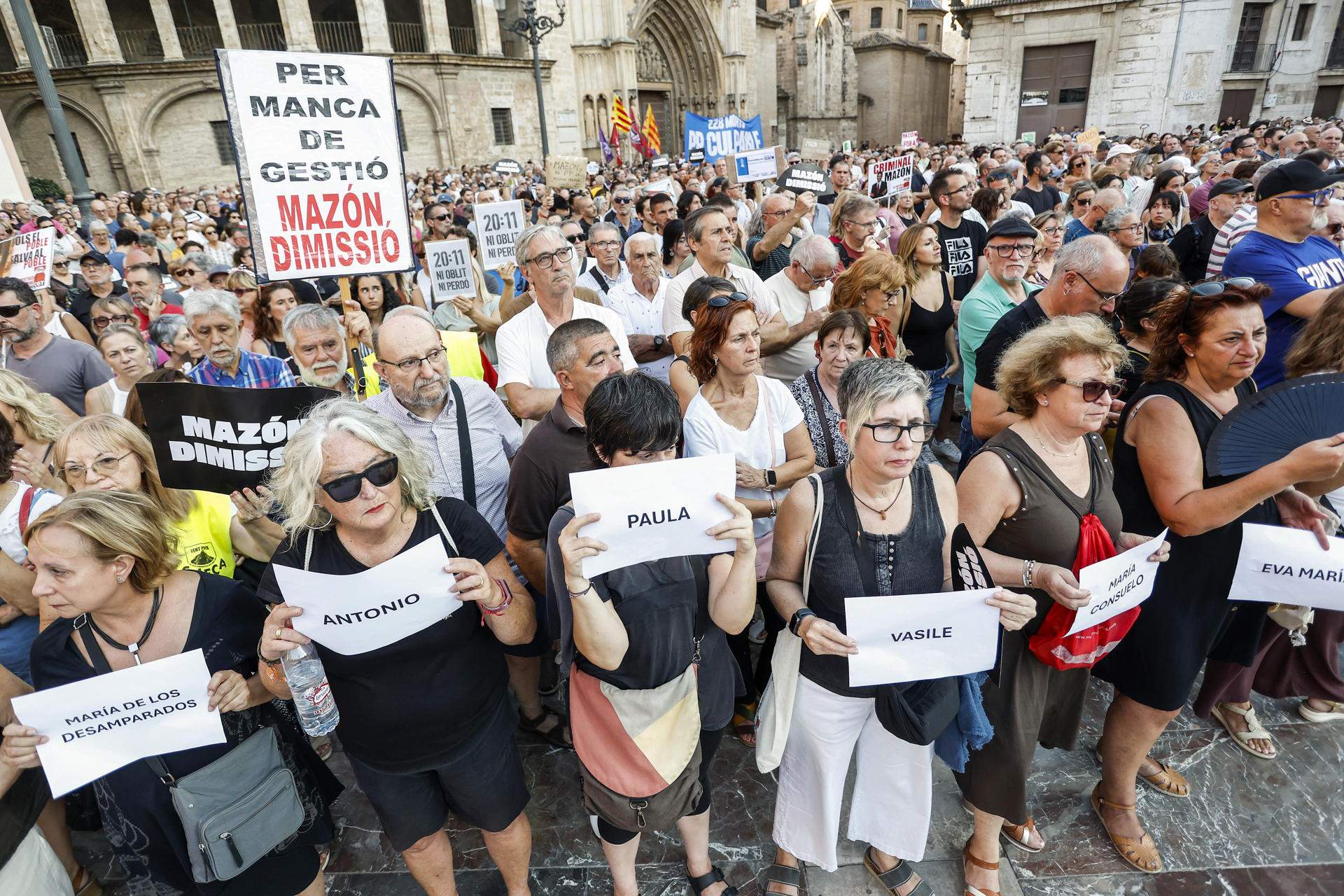 València recuerda a las víctimas de la DANA en una nueva concentración diez meses después de la tragedia