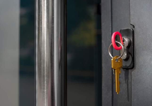 Imatge d'arxiu de la porta d'un habitatge | Freepik