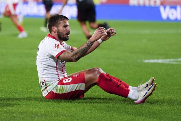 Portu a terra Girona contra Sevilla / Foto: EFE Portu a terra Girona contra Sevilla / Foto: EFE