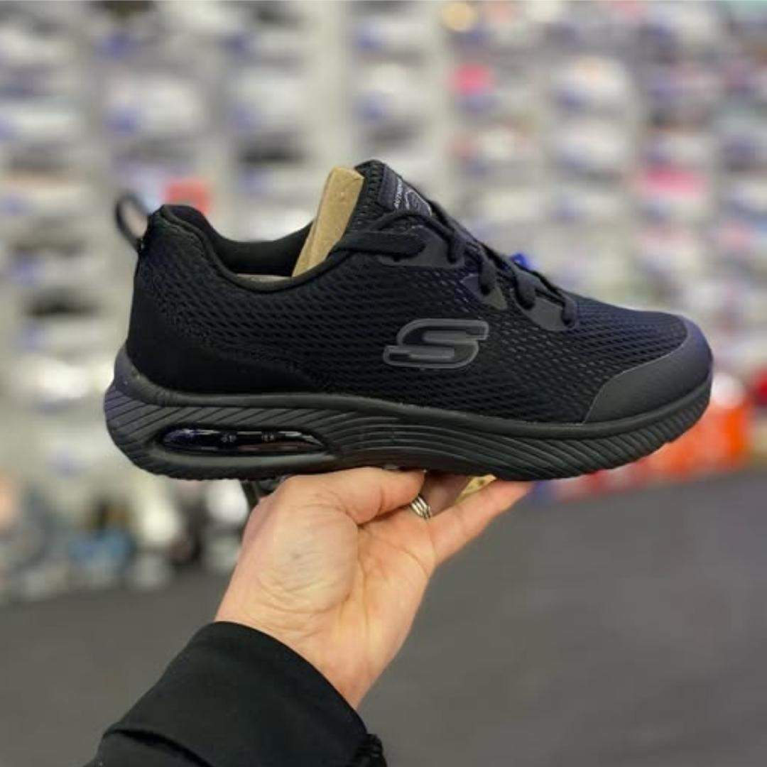 Tecnologia d’amortiment i lleugeresa: les Skechers Dyna-Air que molts homes de més de 40 ja usen a diari
