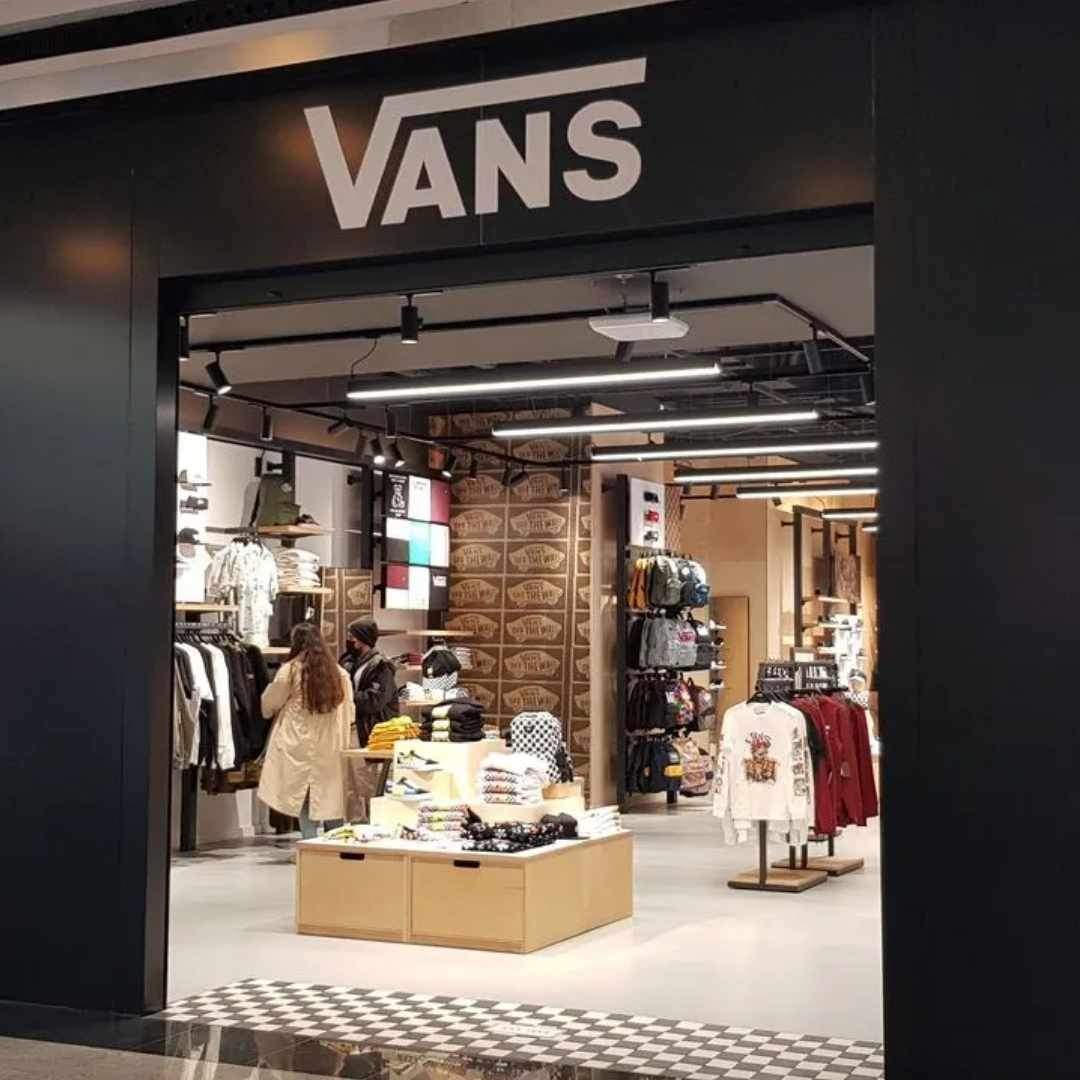 Olvídate de cambiar de mochila cada año: este modelo clásico de Vans sigue siendo tendencia en el 2025