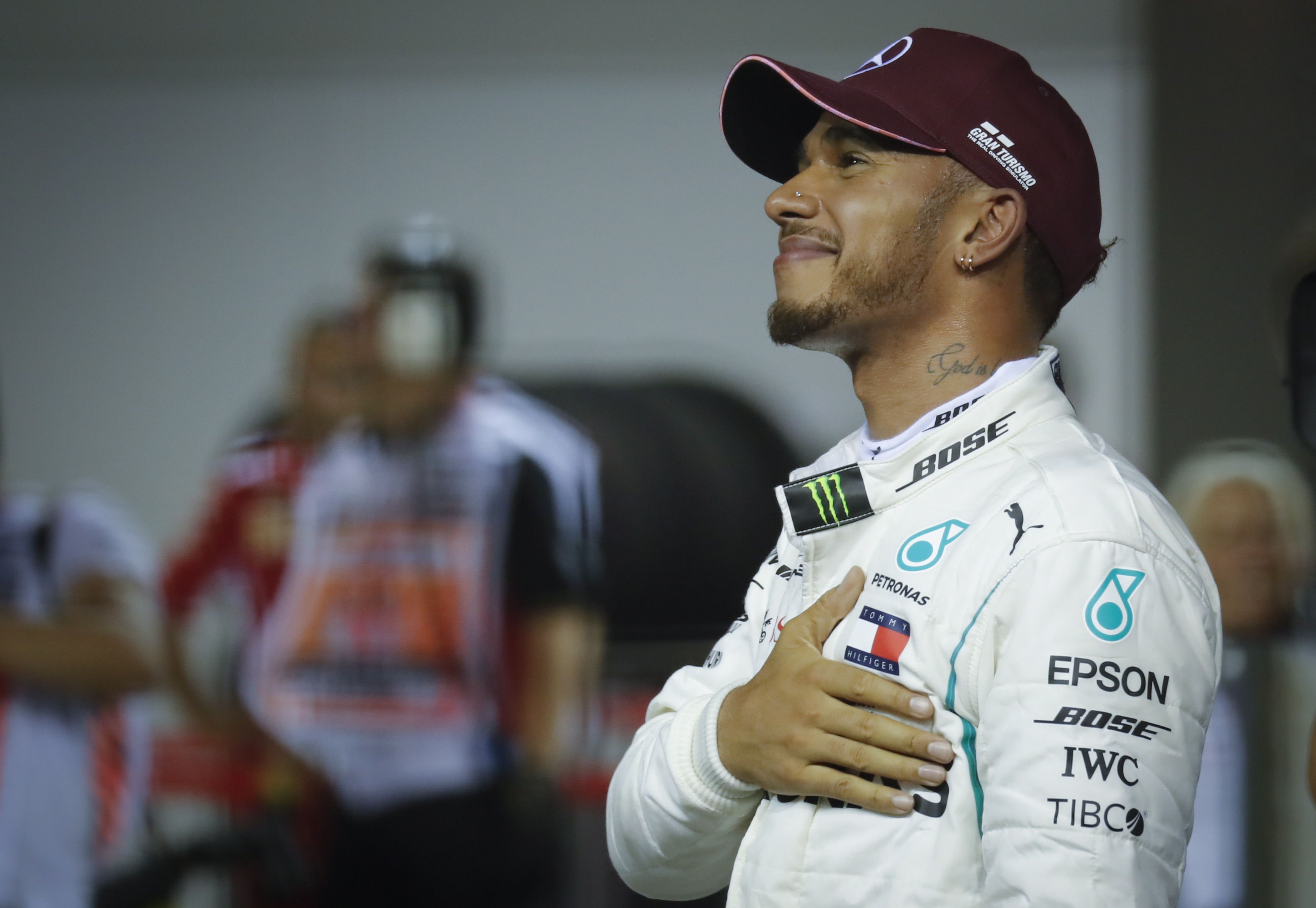 Hamilton vola a Singapur i sorprèn amb una nova pole