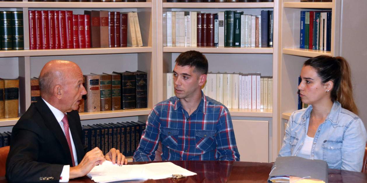 Imatge d'arxiu de la signatura d'una hipoteca | ACN