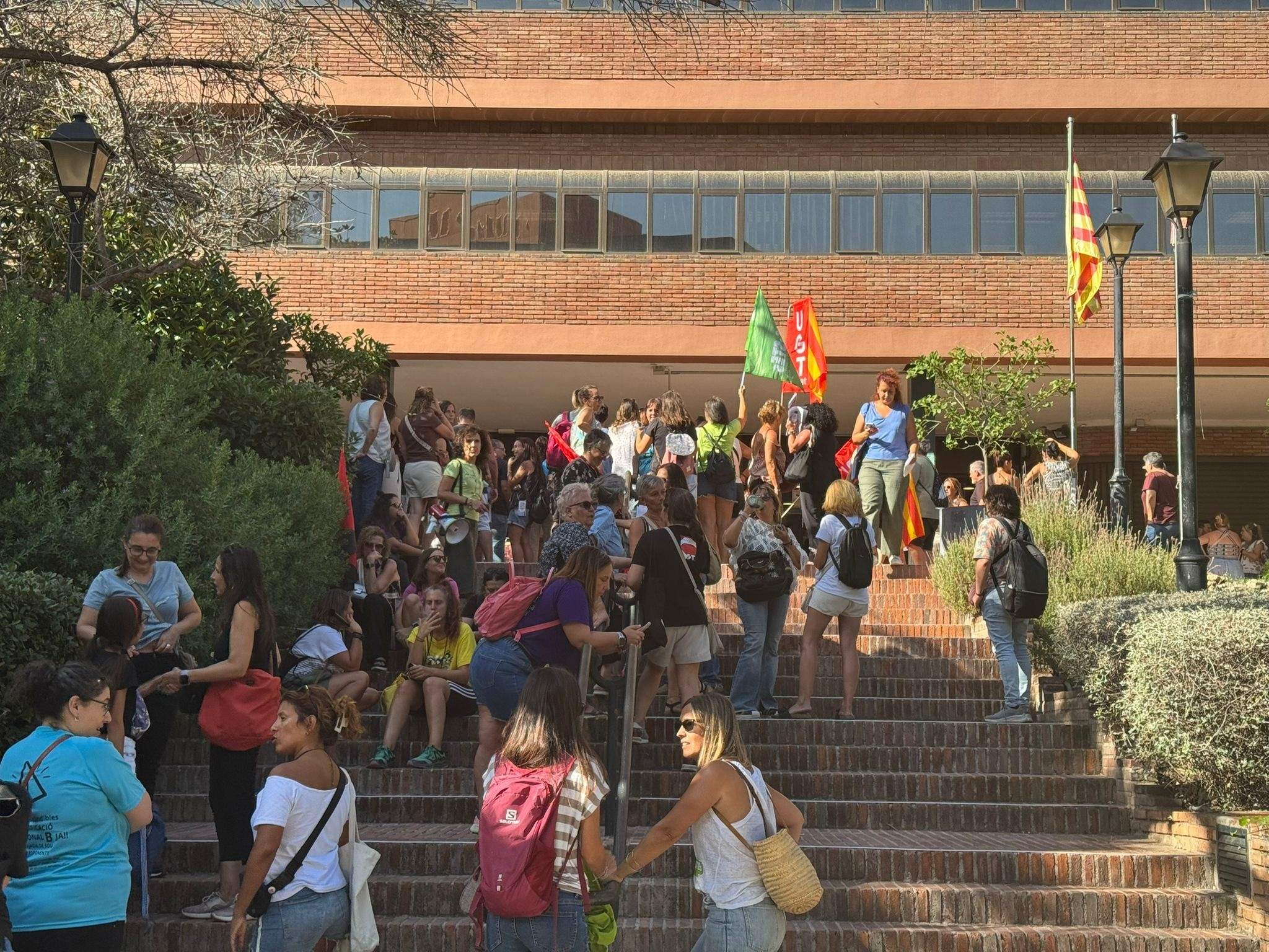 Corte en la Via Augusta: los sindicatos avanzan a Educació lo que les espera si no hay mejoras