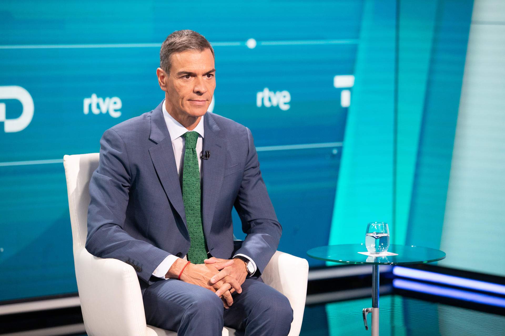 Sánchez denuncia a los jueces de los casos de su entorno familiar: "Incumplen la ley y hacen política"