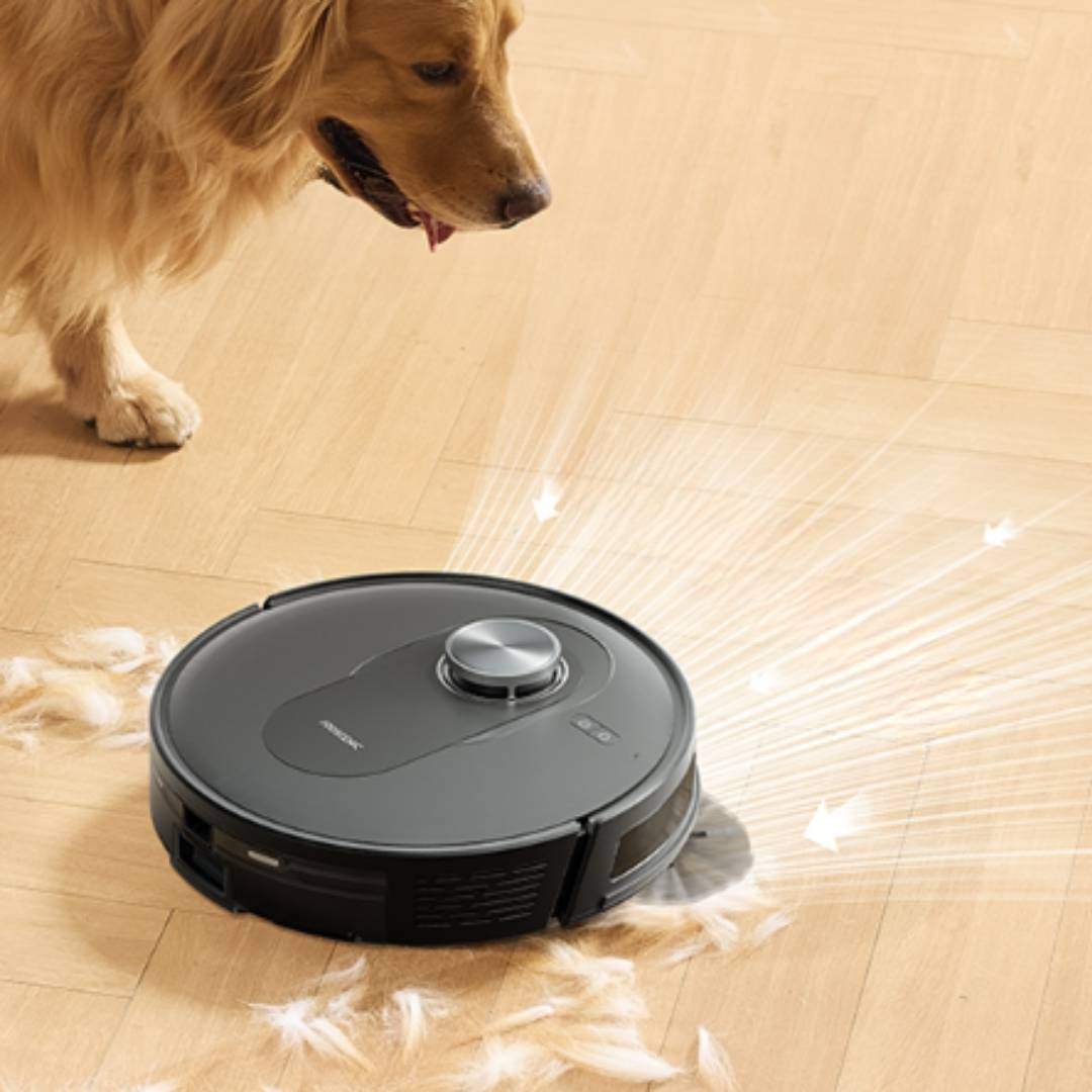 Deja el suelo brillante sin gastar en un Dyson: así es el robot que friega, aspira y se vacía solo