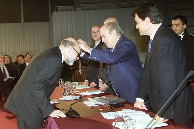Jordi Pujol entrega la Creu de Sant Jordi a Fèlic Martí i Albel Jordi Pujol entrega la Creu de Sant Jordi a Fèlic Martí i Albel