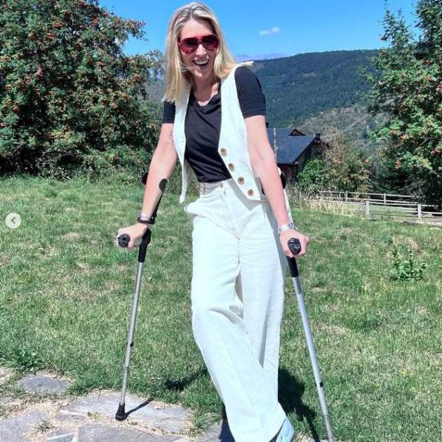 Judit Mascó con muletas en el Pirineo, Ig